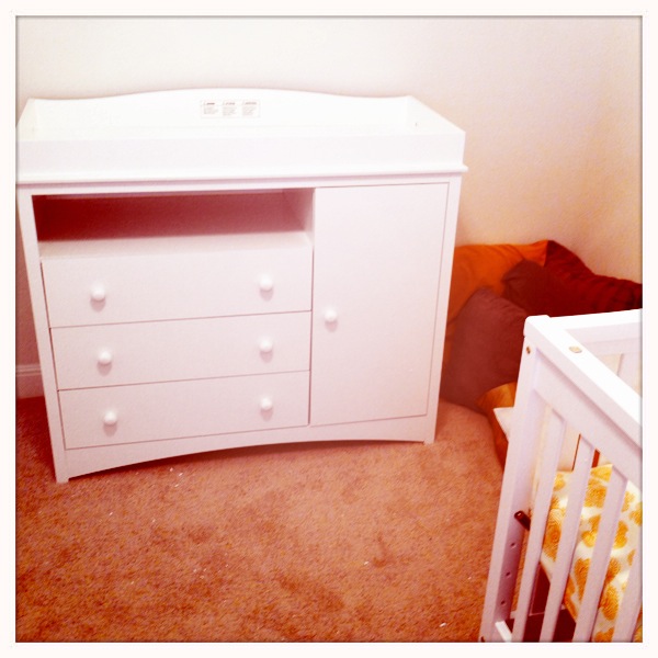 dresser/changing table